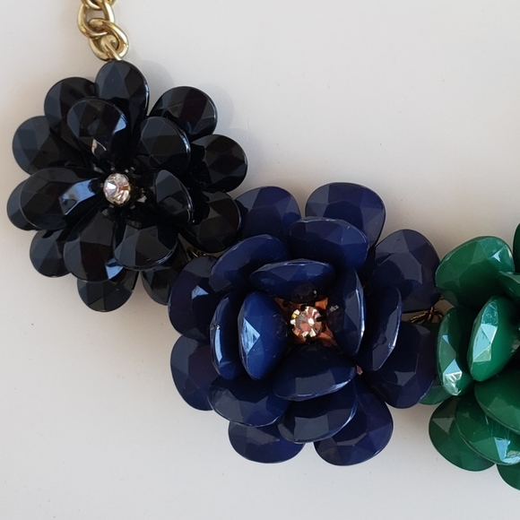 Multicolor flowers statement necklace - Picture 6 of 7